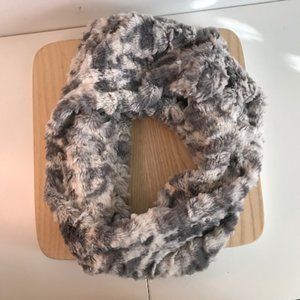 Gray & White Faux Fur Infinity Scarf ~ BNWOT